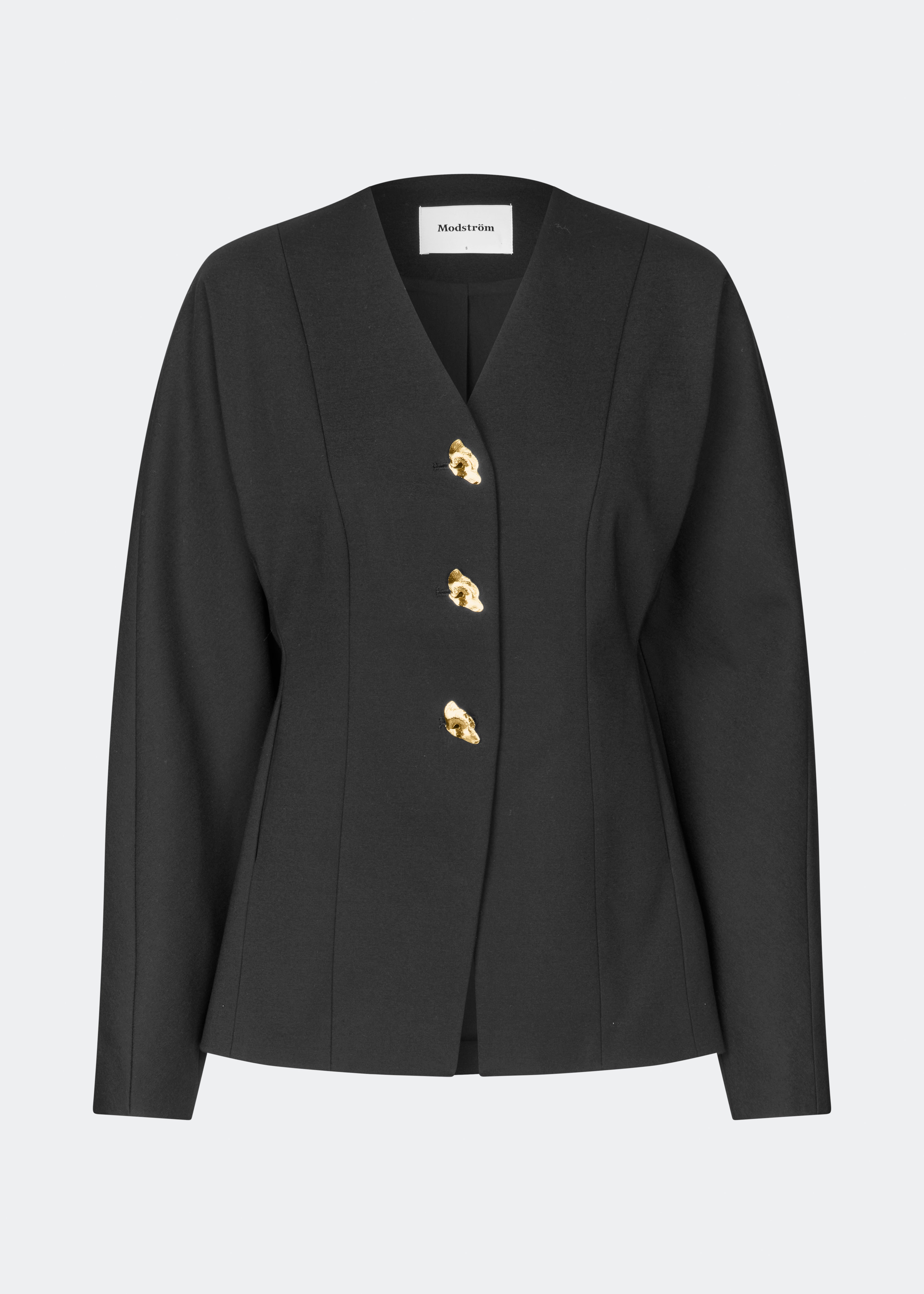 Doritmd Blazer er en feminin blazer med en figursyet silhuet og et elegant, kraveløst design. De organiske guldfarvede knapper skaber et eksklusivt udtryk, mens de formsyede paneler fremhæver taljen og giver en flatterende pasform. Style den med de matchende bukser eller over en kjole for et moderne og sofistikeret look.