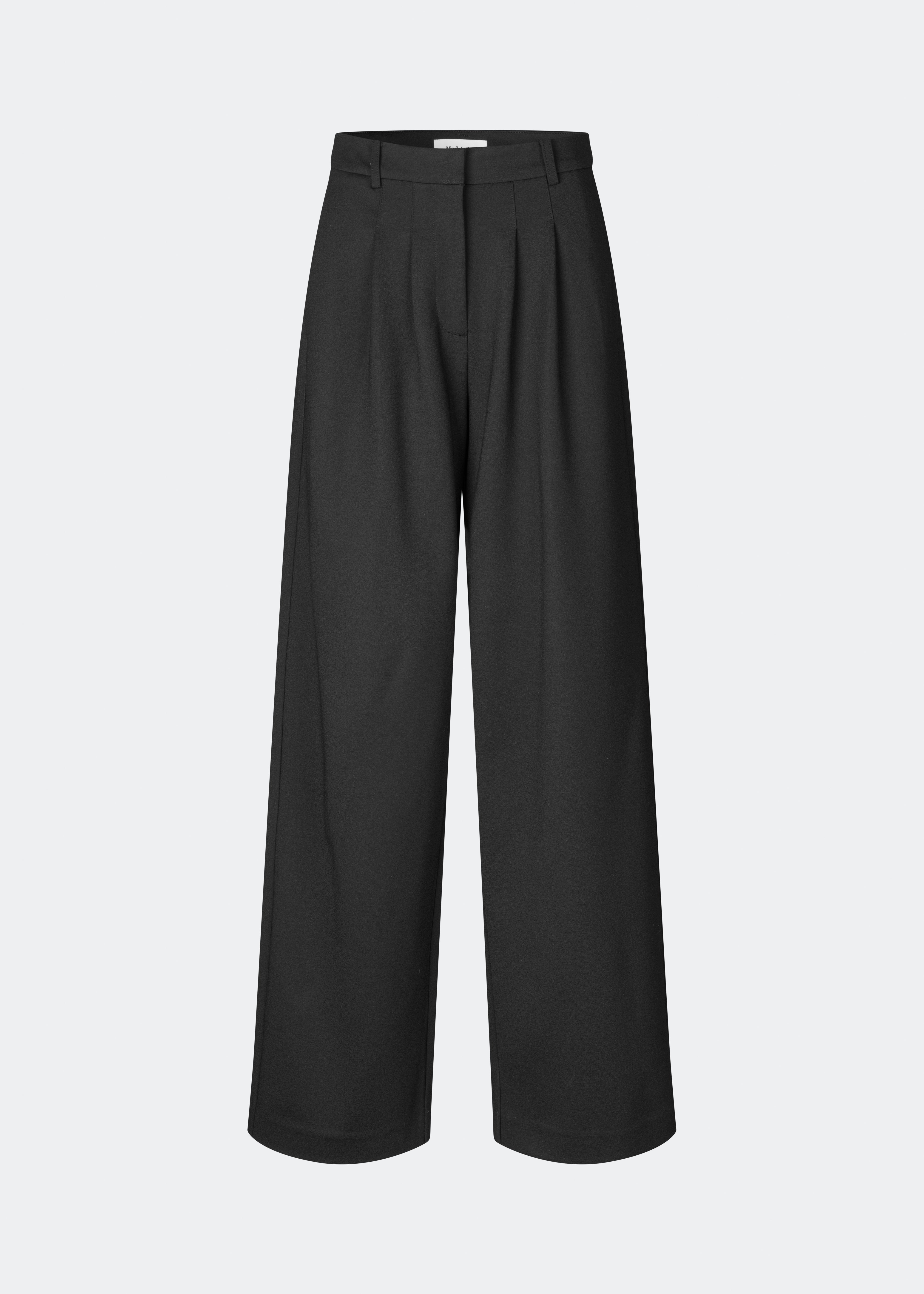 Skræddersyede bukser med vide ben, høj talje, pressefolder foran, sidelommer og klaplommer bagpå. Brug dem med den matchende Doritmd Blazer eller Doritmd top.