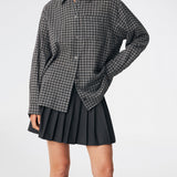 Klassisk skjorte med et tidløst ternet mønster. Dorotheamd shirt er designet i en afslappet, let oversized silhuet med klassisk krave, knaplukning og en brystlomme. De lange ærmer med manchetter fuldender det afslappede udtryk.