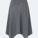 Klassisk nederdel med et tidløst ternet mønster. Dorotheamd skirt er designet i en afslappet, let silhuet med en usynlig lynlås i siden En alsidig garderobefavorit, der både kan styles alene eller over jeans.