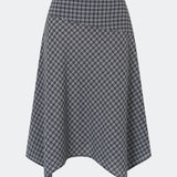Klassisk nederdel med et tidløst ternet mønster. Dorotheamd skirt er designet i en afslappet, let silhuet med en usynlig lynlås i siden En alsidig garderobefavorit, der både kan styles alene eller over jeans.