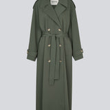 Oversized dobbeltradet trenchcoat med bindebånd i taljen i mørkegrøn. EvieMD jacket har lav skuldersøm og lange, brede ærmer. Med foer.&nbsp;