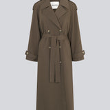 Oversized dobbeltradet trench coat i mørkebrun med bindebånd i taljen. EvieMD jacket har lav skuldersøm og lange, brede ærmer. Med foer. Modellen er 175 cm og har en størrelse S/36 på.