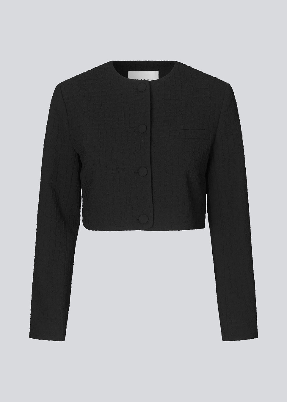 Cropped blazer i struktureret materiale. FaiMD blazer er uden krave, har betrukne knapper foran og lange, smalle ærmer. Med foer. Style med matchende nederdel: FaiMD skirt.