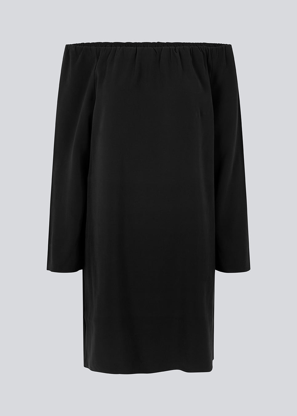 Off shoulder kjole i EcoVero viskose med længde til knæene. FanyaMD dress har en løs silhuet med lange, brede ærmer. Modellen er 175 cm og har en størrelse S/36 på.