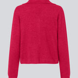 Fintstrikket cardigan i pink med v-hals og krave. FaroMD cardigan har en afslappet pasform med matchende knapper foran og ribstrikkede kanter. Modellen er 175 cm og har en størrelse S/36 på.