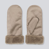 Vanter i beige i blødt imiteret ruskindsmateriale med faux fur detaljer. 