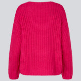 Chunky striktrøje i pink med afslappet pasform. FelipeMD v-neck har v-udskæring, lange ærmer og ribkanter forneden på krop og ærmer. 