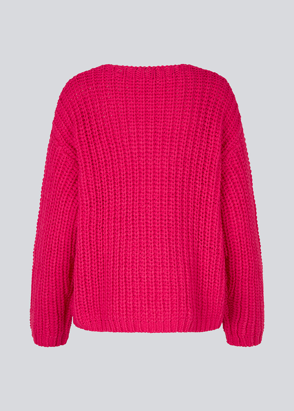 Chunky striktrøje i pink med afslappet pasform. FelipeMD v-neck har v-udskæring, lange ærmer og ribkanter forneden på krop og ærmer. 