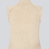 Løs off white strikket vest uden ærmer. FelipeMD vest er let cropped og har en høj hals. Modellen er 175 cm og bruger en størrelse small.