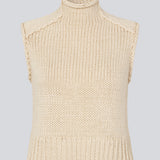Løs off white strikket vest uden ærmer. FelipeMD vest er let cropped og har en høj hals. Modellen er 175 cm og bruger en størrelse small.