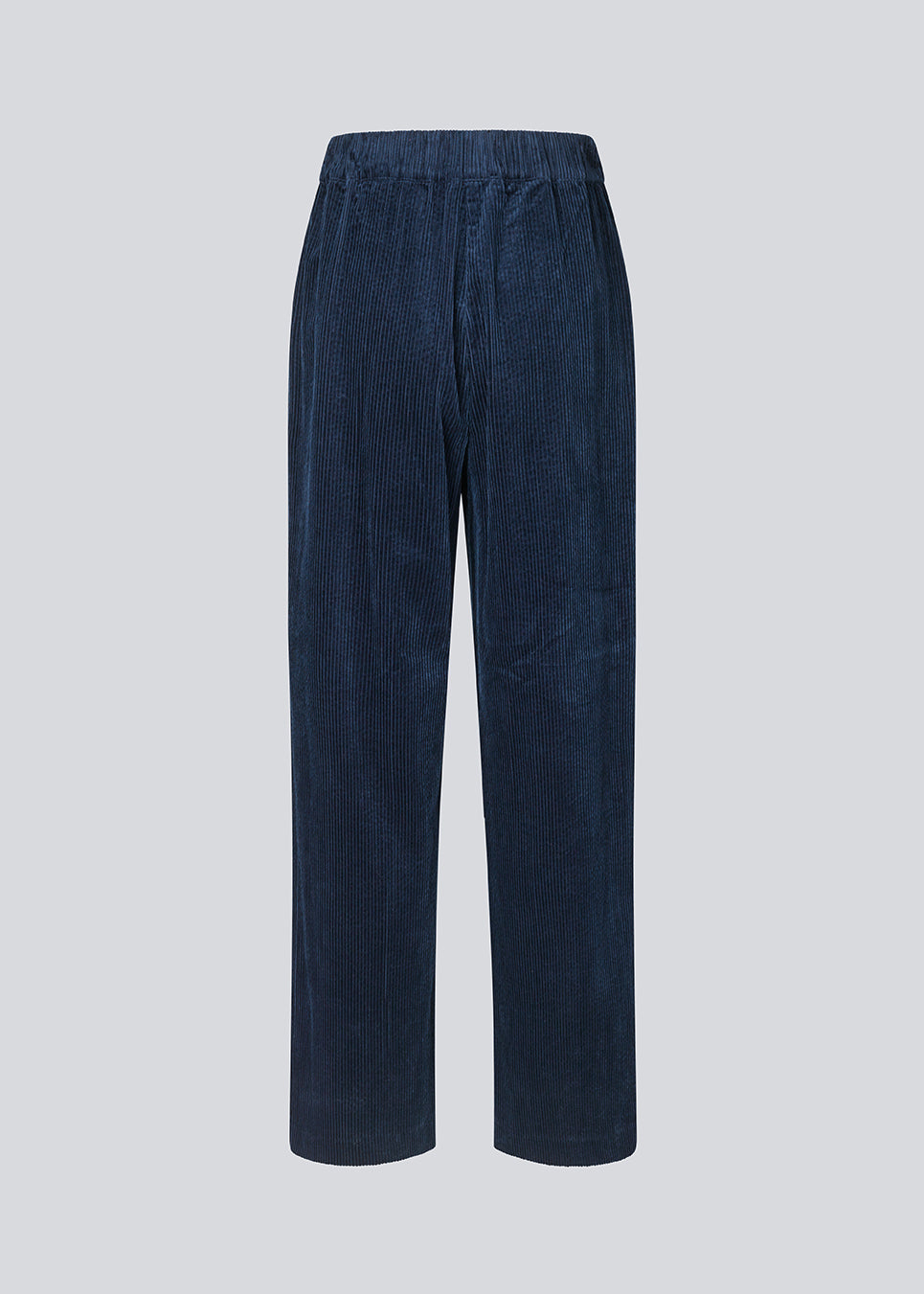 Fløjlsbukser i mørkeblå med lange, brede ben og høj talje med lynlåsgylp og knap samt elastik bagpå. FikaMD pants er med foer. Modellen er 175 cm og har en størrelse S/36 på. er 175 cm og har en størrelse S/36 på.