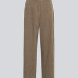 Fløjlsbukser i beige med lange, brede ben og høj talje med lynlåsgylp og knap samt elastik bagpå. FikaMD pants er med foer. 