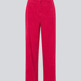 Pink fløjlsbukser med lange, brede ben og høj talje med lynlåsgylp og knap samt elastik bagpå. FikaMD pants er med foer. Modellen er 175 cm og har en størrelse S/36 på. er 175 cm og har en størrelse S/36 på.