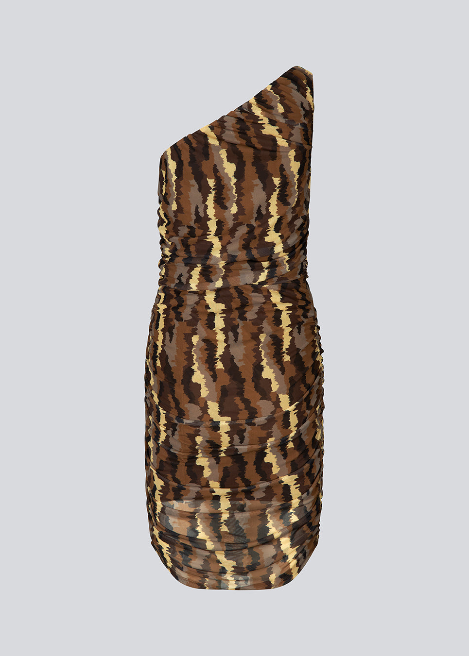 Kort kjole med tætsiddende pasform og asymmetrisk strop. FreenMD print dress har et rynket mesh-overlag af printet genanvendt polyester og er med foer. Modellen er 175 cm og har en størrelse S/36 på.