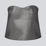 Stropløs top med hjerteformet udskæring foran. GabbieMD top har en enkel pasform i et shiny, struktureret materiale. Modellen er 175 cm og har en størrelse S/36 på.