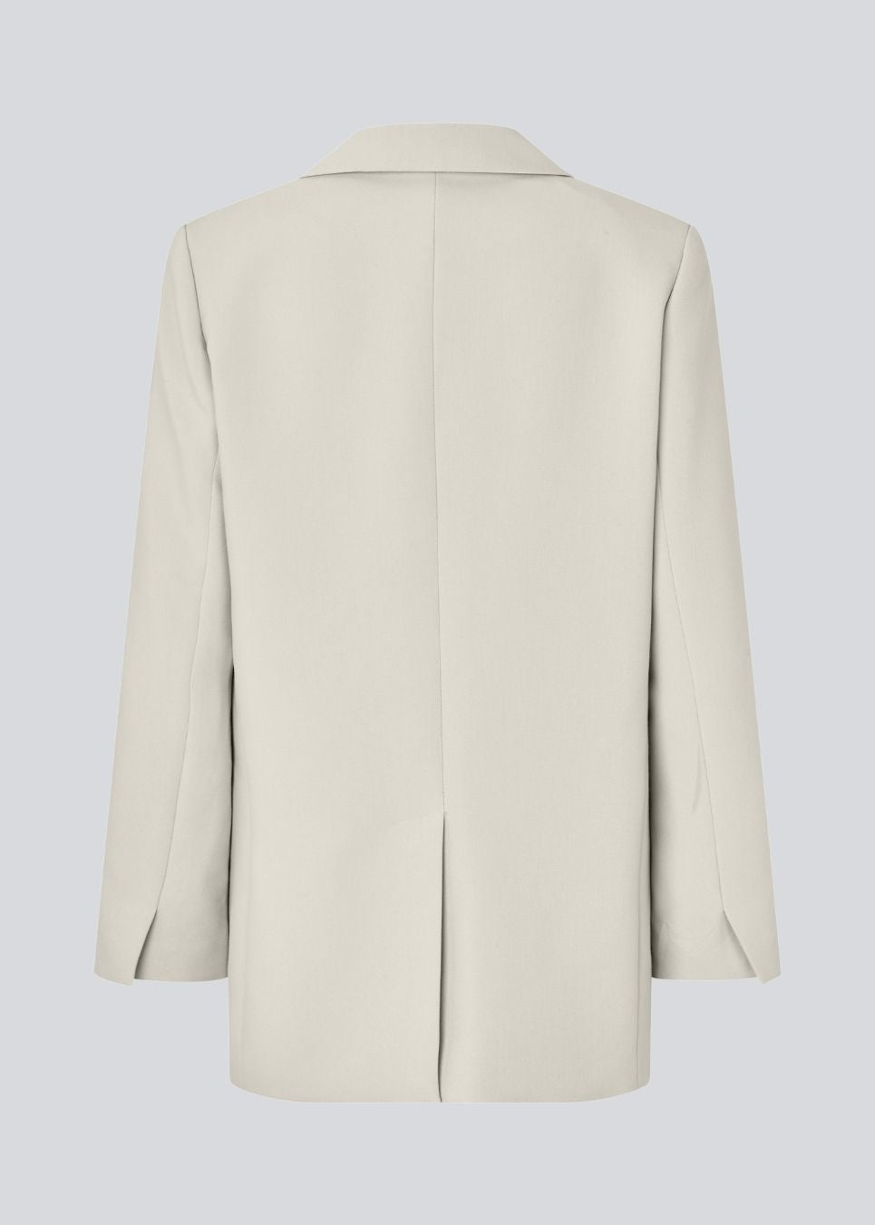 Gale blazer i beige har et klassisk og elegant design, som kommer til udtryk i den flotte reverskrave og den lange pasform. Blazeren har knaplukning fortil og en brystlomme i venstre side.

Materiale:
5% Elastan
76% Recycled Polyester
19% Viskose

Foer:
35% Polyester
65% Viskose