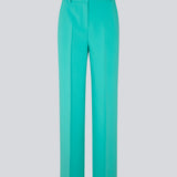 Gale pants i turkis har et klassisk design. Buksen har lige, vide ben med pressefolder som skaber et elegant udtryk. Modellen er 175 cm og har en størrelse S/36 på. Indersøm (S/36): 83 cm Bukserne forlænges med 0,5 cm for hver størrelse.