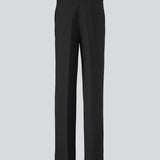 Gale pants har et klassisk design. Buksen har lige, vide ben med pressefolder som skaber et elegant udtryk. Indersøm (S/36): 83 cm Bukserne forlænges med 0,5 cm for hver størrelse. Style bukserne med en matchende blazer: Gale blazer eller GaleMD straight blazer i sort. 