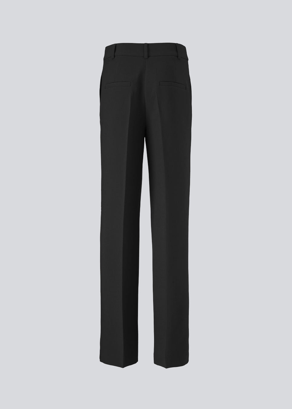 Gale pants har et klassisk design. Buksen har lige, vide ben med pressefolder som skaber et elegant udtryk. Indersøm (S/36): 83 cm Bukserne forlænges med 0,5 cm for hver størrelse. Style bukserne med en matchende blazer: Gale blazer eller GaleMD straight blazer i sort. 