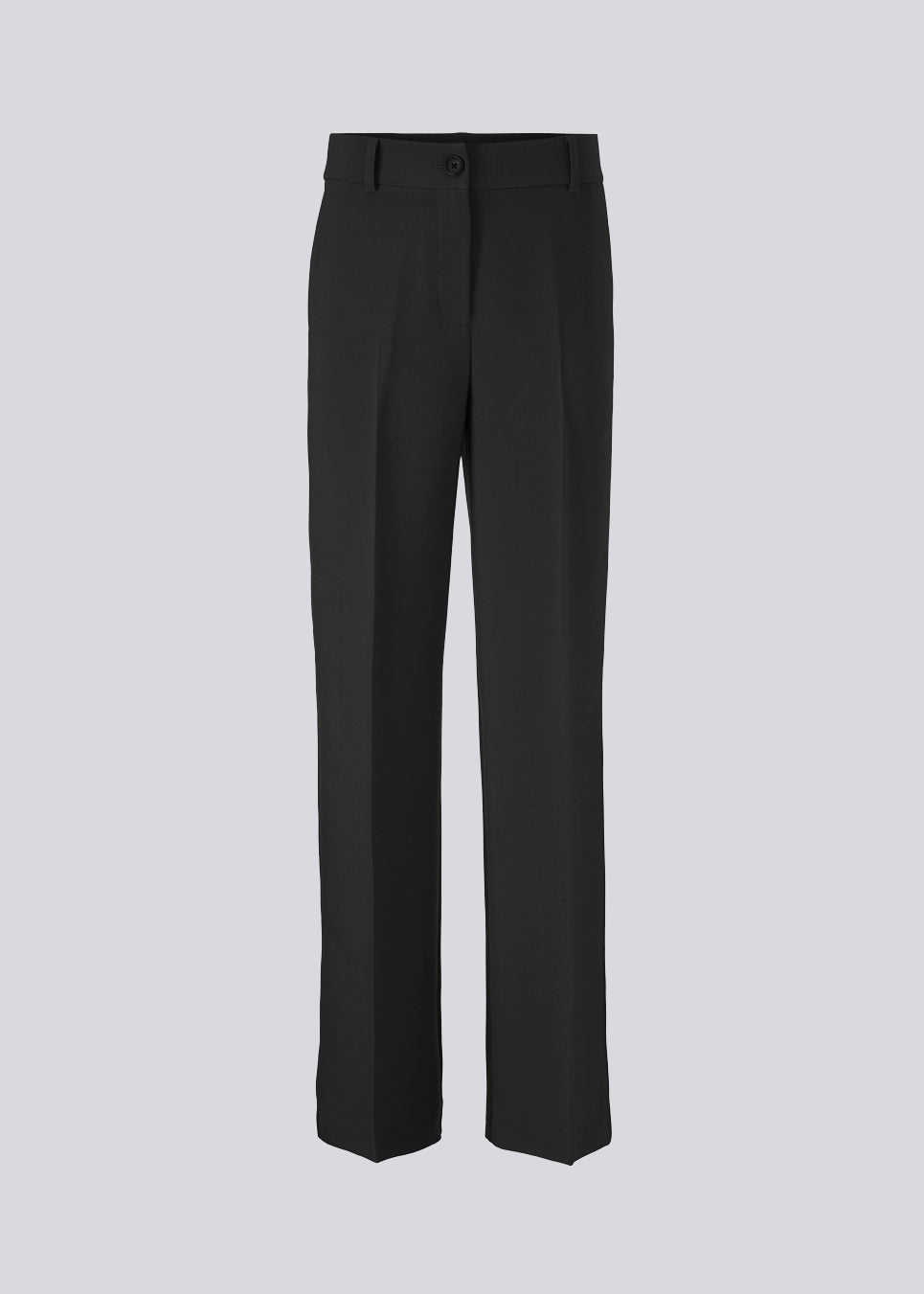 Gale pants har et klassisk design. Buksen har lige, vide ben med pressefolder som skaber et elegant udtryk. Indersøm (S/36): 83 cm Bukserne forlænges med 0,5 cm for hver størrelse. Style bukserne med en matchende blazer: Gale blazer eller GaleMD straight blazer i sort. 