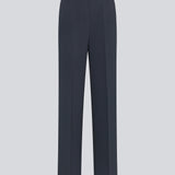 Gale pants i midnight blue har et klassisk design. Buksen har lige, vide ben med pressefolder som skaber et elegant udtryk. Indersøm (S/36): 83 cm Bukserne forlænges med 0,5 cm for hver størrelse.   Style bukserne med matchende blazer i samme farve: Gale blazer.