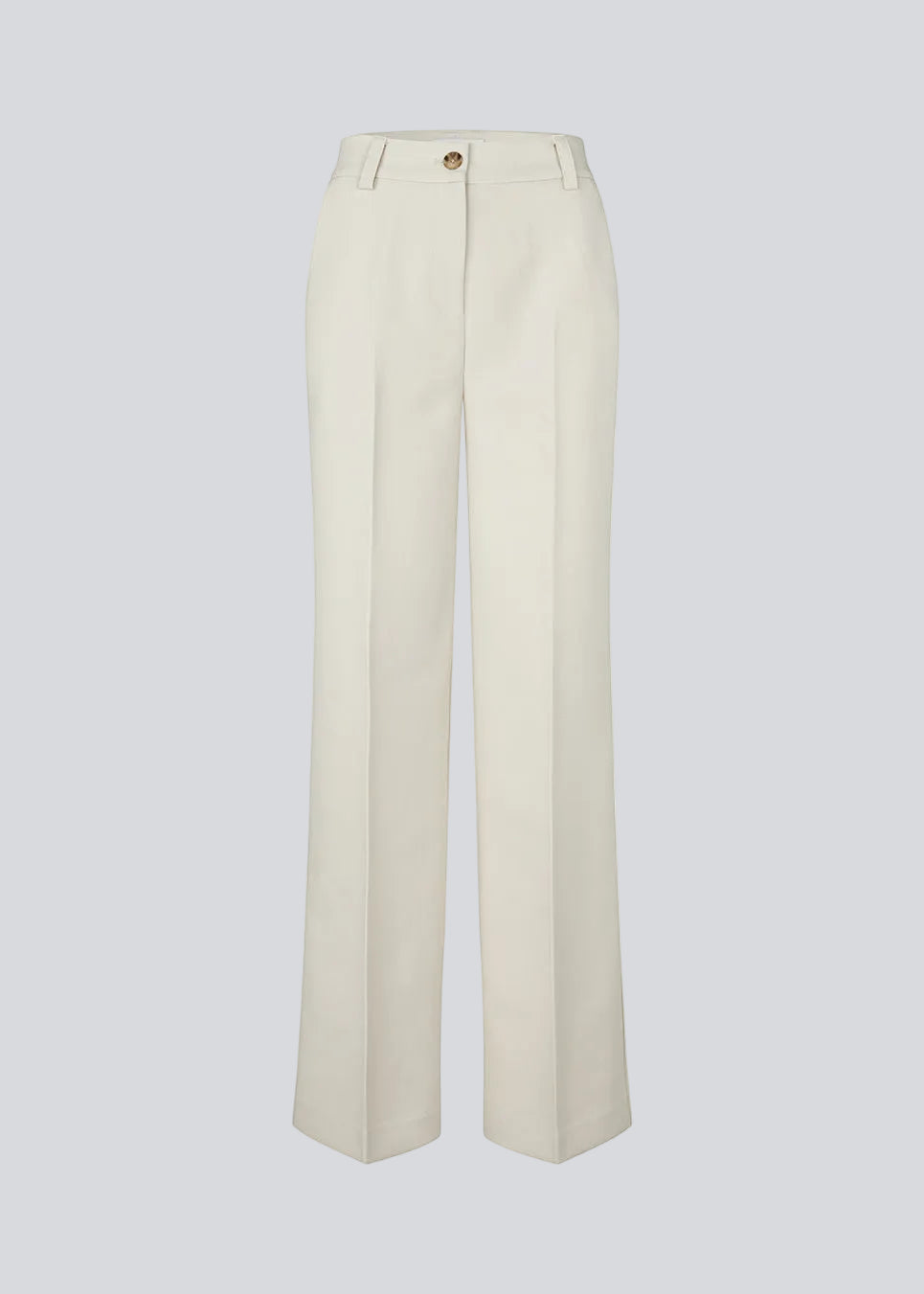 Gale pants i beige har et klassisk design. Buksen har lige, vide ben med pressefolder som skaber et elegant udtryk. Modellen er 175 cm og har en størrelse S/36 på.

Størrelse:
• Talje: 74 cm i S, falder/stiger med 5 cm. pr. størrelse.
• Hofte: 82 cm i S, falder/stiger med 5 cm. pr. størrelse.
• Inseam (måles fra skridtet til gulvet): 81 cm i S, falder/stiger med 0,5 cm. pr. størrelse.

Materiale:
5% Elastan
76% Recycled Polyester
19% Viskose

Foer:
35% Polyester
65% Viskose