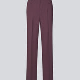 Gale pants har et klassisk design. Buksen har lige, vide ben med pressefolder som skaber et elegant udtryk. Modellen er 175 cm og har en størrelse S/36 på. Indersøm (S/36): 83 cm Bukserne forlænges med 0,5 cm for hver størrelse.