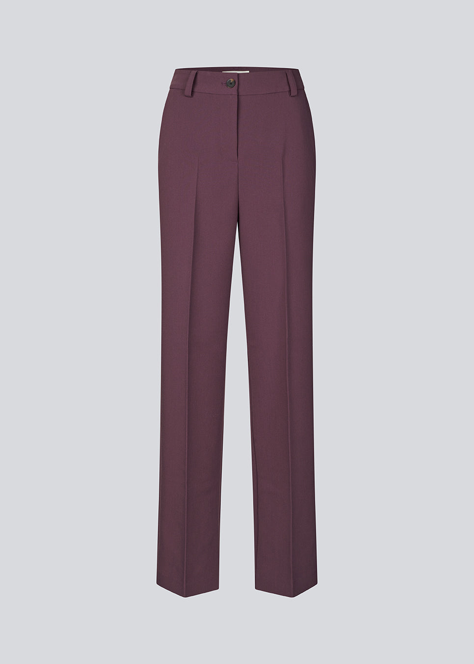 Gale pants har et klassisk design. Buksen har lige, vide ben med pressefolder som skaber et elegant udtryk. Modellen er 175 cm og har en størrelse S/36 på. Indersøm (S/36): 83 cm Bukserne forlænges med 0,5 cm for hver størrelse.