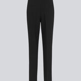 Gale straight pants i sort er en herreinspireret buks med lige, smalle ben. Buksens design holdes klassisk med pressefolder og en mellemhøj talje. Modellen er 173 cm og har en størrelse S/36 på Indersøm (S/36): 82 cm Bukserne forlænges med 0,5 cm for hver størrelse.