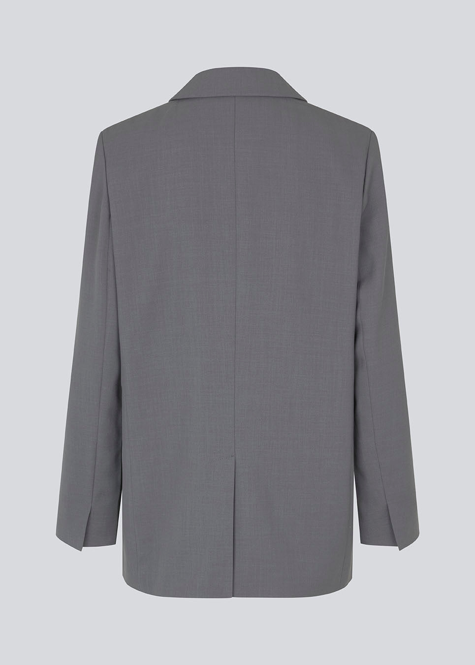 GaleMD 2 blazer i grå har det klassiske og velkendte Gale-design, men i en lettere kvalitet. Blazeren har knaplukning fortil og en brystlomme i venstre side.
