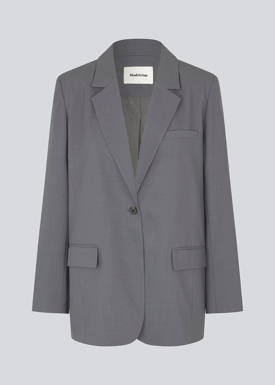 GaleMD 2 blazer i grå har det klassiske og velkendte Gale-design, men i en lettere kvalitet. Blazeren har knaplukning fortil og en brystlomme i venstre side.