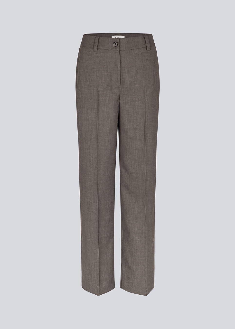 GaleMD 2 pants i brun har det klassiske Gale-design, men i en lettere kvalitet. Buksen har lige, vide ben med pressefolder som skaber et elegant udtryk.&nbsp;