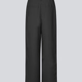 Sorte bukser med afslappet pasform. GaleMD 2 wide pants har almindelig talje med læg foran og brede, lange ben. Dekorative paspolerede lommer bagpå og sidelommer.