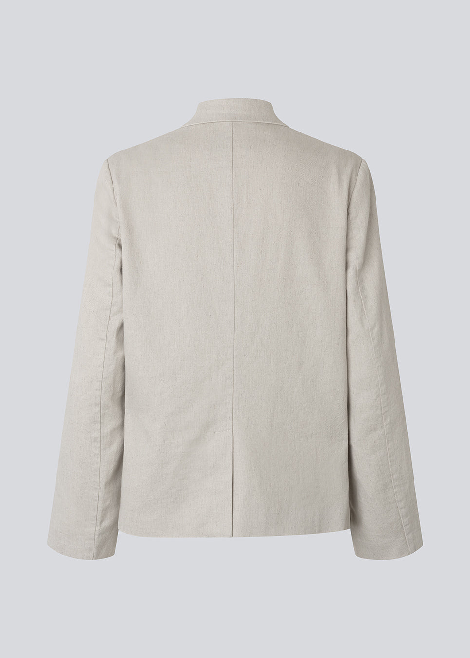 Klassisk dobbeltradet blazer i hør. GaleMD Linen Loose Blazer har reverskrave, knappelukning og lommer. En let og elegant blazer, der kombinerer tidløst design med afslappet silhuet.