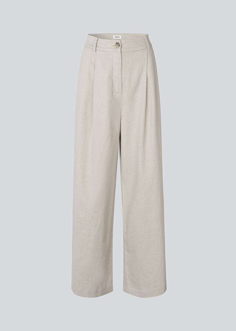 Vores klassiske Gale Wide model i hør kvalitet. GaleMD Linen Wide Pants har almindelig talje med læg foran og brede, lange ben. Dekorative paspolerede lommer bagpå og sidelommer giver et moderne og elegant look.