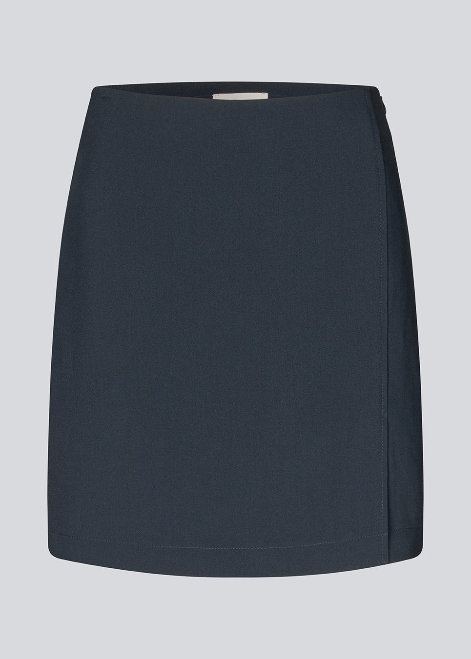 Klassisk A-formet nederdel i mørkeblå i kort længde. GaleMD skirt har et simpelt design med skjult lynlås i sidesømmen og slids foran.