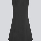 Ærmeløs sort kjole i klassiske gale materiale. GaleMD tank flare dress er figursyet og har en usynlig lynlås i ryggen.