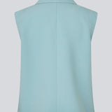 Løs habit vest i blå med krave i vores klassiske gale materiale. Galemd vest er ærmeløs og har en knappelukning fortil. Modellen er 175 cm og har en str. S/36 på.