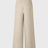 Habitbukser med læg i et klassisk gale materiale. Galemd wide pants har brede ben og sidelommer.