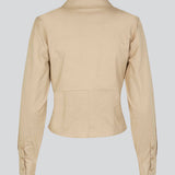 Figursyet skjorte i beige i vævet bomuldskvalitet med krave, knapper foran og lange ærmer med manchet. HarrisonMD shirt har indsnit og skæring under brystet for et korset-inspireret look. Modellen er 175 cm og har en størrelse S/36 på.