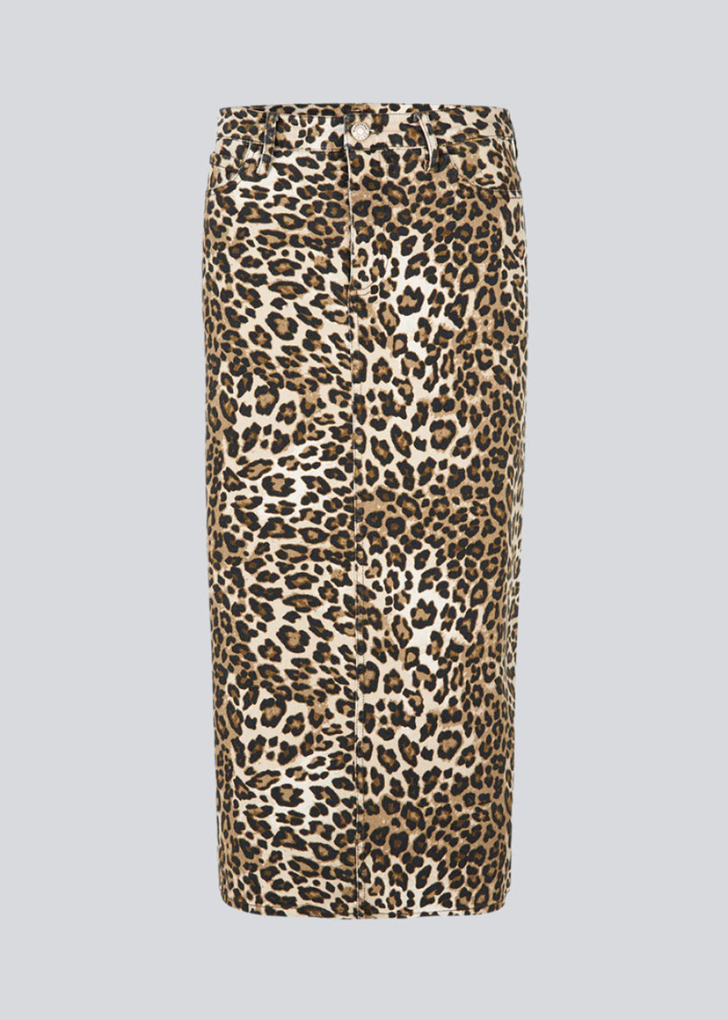 Midi nederdel i denim af bomuld. HarveyMD print skirt har en høj talje, lynlåsgylp med knapog lige kant forneden med høj slids bagpå.