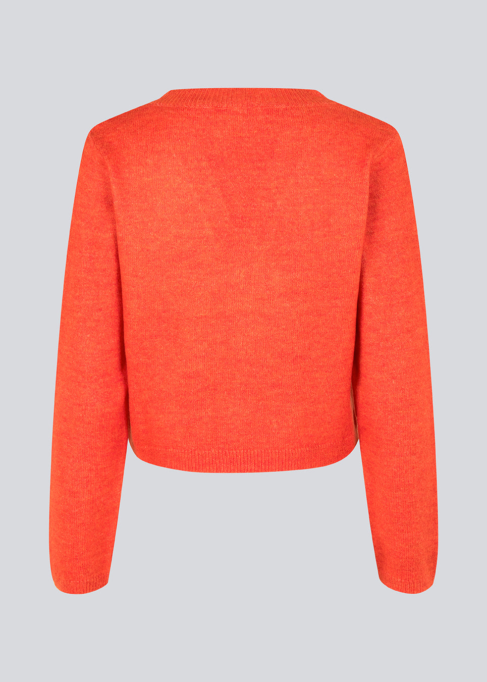 Cropped cardigan i stærk rød i blødt materiale. HeatMD cardigan har v-hals og knaplukning fortil med rynkedetalje. Ærmerne er lange. 