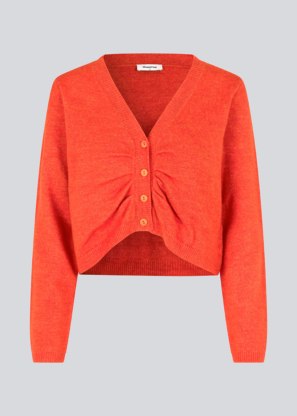 Cropped cardigan i stærk rød i blødt materiale. HeatMD cardigan har v-hals og knaplukning fortil med rynkedetalje. Ærmerne er lange. 