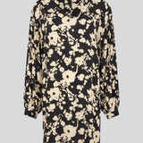 Kort kjole i let, vævet kvalitet med print, dyb v-udskæring og afslappet pasform. HeleneMD print dress har lange ballonærmer med manchet og lav skuldersøm. Modellen er 175 cm og har en størrelse S/36 på.