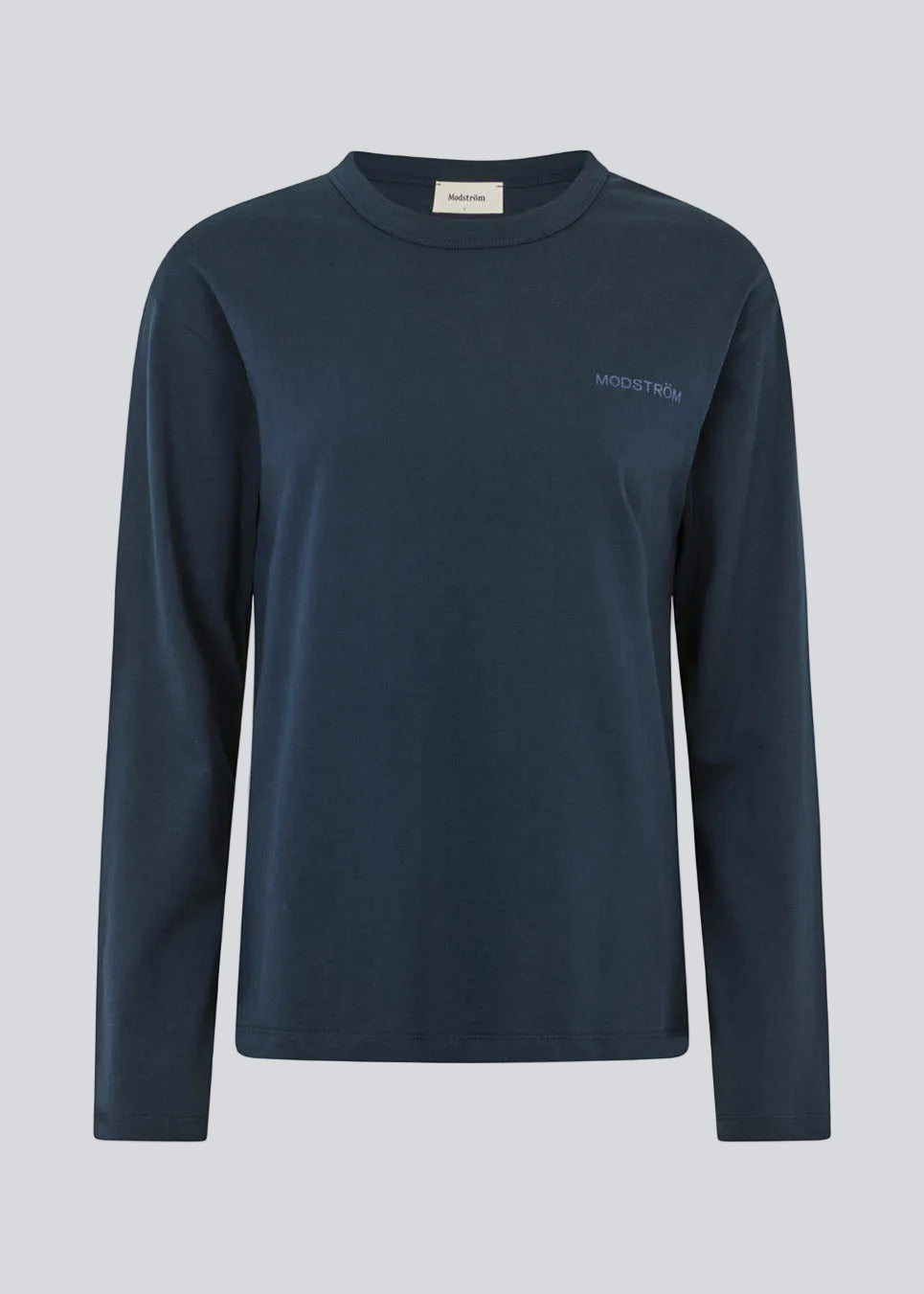 Langærmet t-shirt i bomuldsjersey. HellenMD LS t-shirt har en afslappet pasform med vidde, brede ærmer og rund hals.