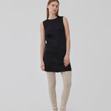 Tights med tætsiddende pasform i transparent, mønstret kvalitet. HendrickMD tights har en høj talje med elastik. Modellen er 175 cm og har en størrelse S/36 på.