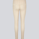 Tights med tætsiddende pasform i transparent, mønstret kvalitet. HendrickMD tights har en høj talje med elastik. Modellen er 175 cm og har en størrelse S/36 på.