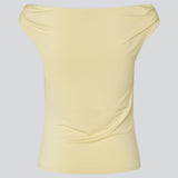 Off-shoulder top i et elastisk materiale. HimaMD off-shoulder top har en tætsiddende pasform og er let cropped.