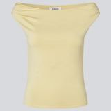 Off-shoulder top i et elastisk materiale. HimaMD off-shoulder top har en tætsiddende pasform og er let cropped.